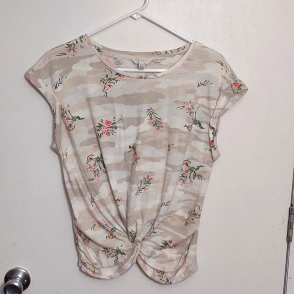XS Lucky Brand T-shirt